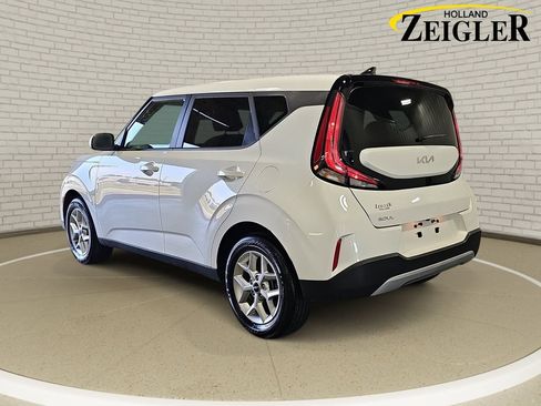 Certified 2025 Kia Soul LX w/ LX Technology Package FWD image 7