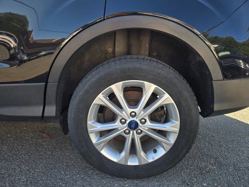Used 2018 Ford Escape SE w/ Ford Safe & Smart Package FWD image 19