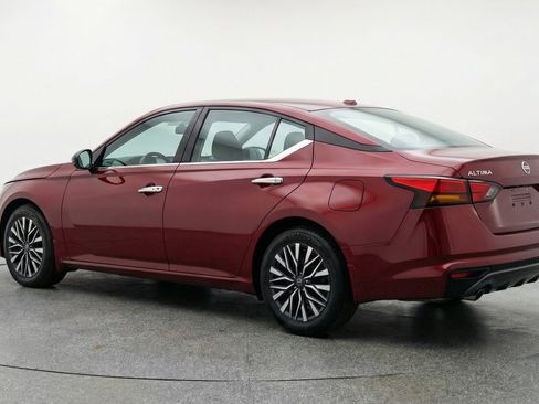 Used 2025 Nissan Altima 2.5 SV FWD image 6