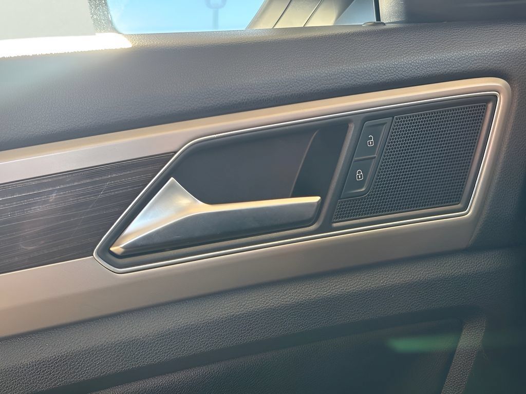 Used 2019 Volkswagen Atlas SE w/ Panoramic Sunroof Package FWD image 38