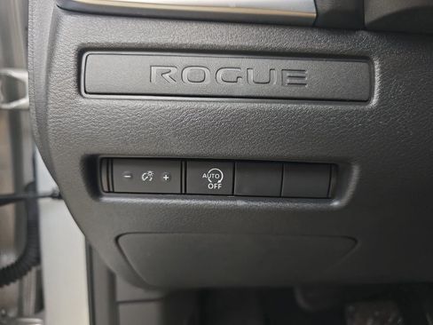 Used 2025 Nissan Rogue S AWD/4WD image 34