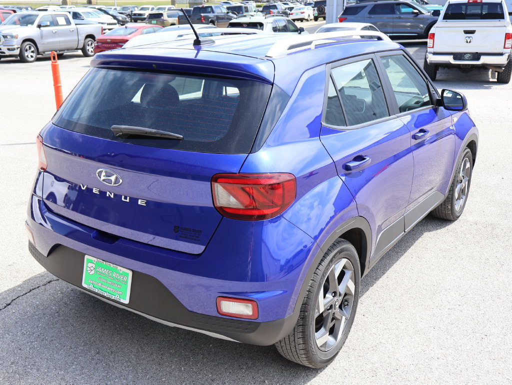 Used 2025 Hyundai Venue SEL FWD image 5