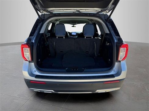 Used 2023 Ford Explorer XLT w/ Equipment Group 202A image 8