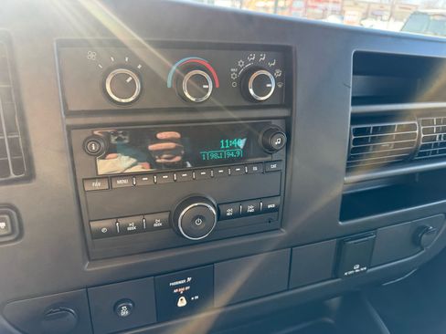 Used 2017 GMC Savana 2500 RWD 2500 135 image 18