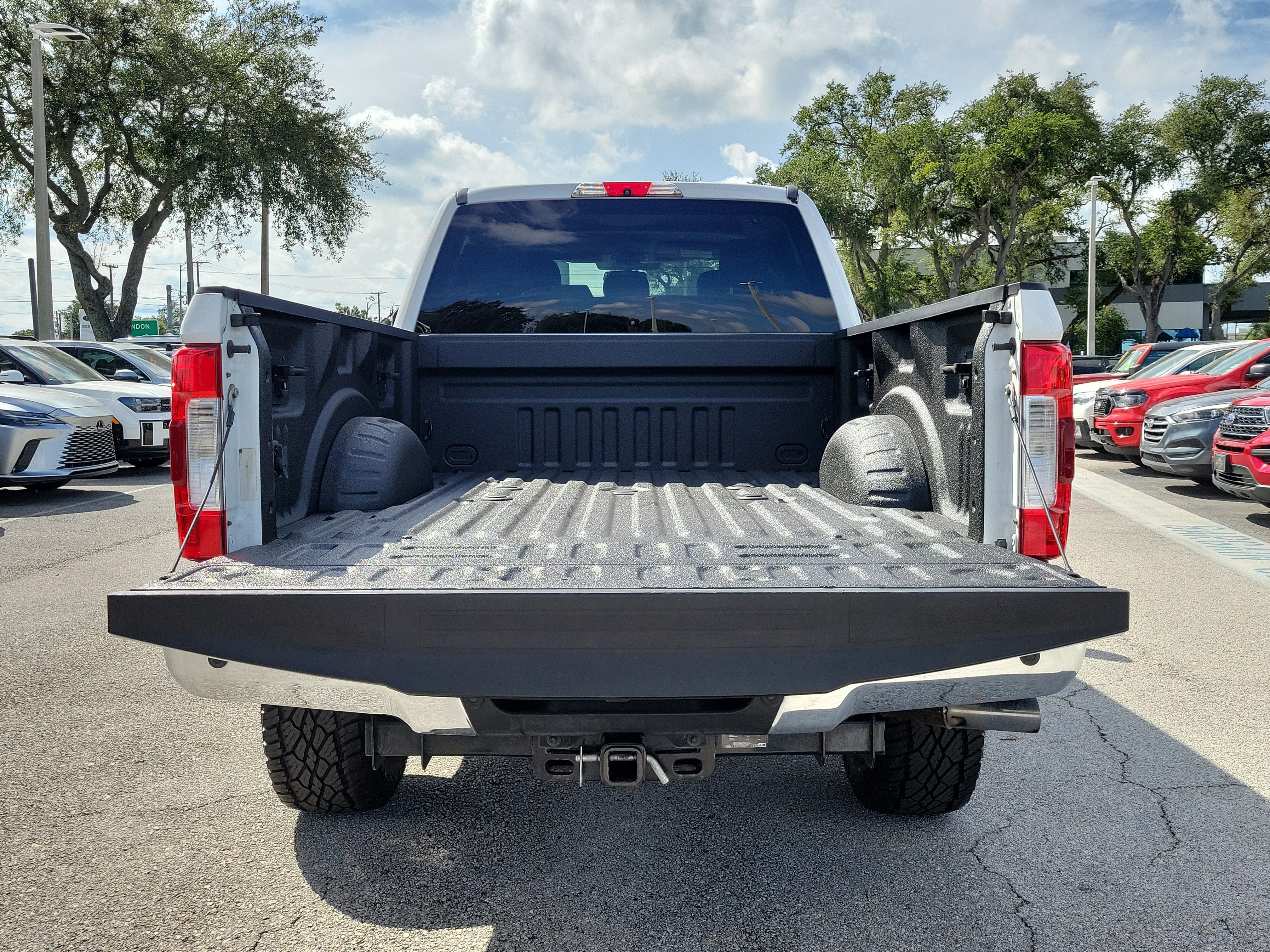 Used 2019 Ford F250 XLT w/ XLT Premium Package AWD/4WD image 9