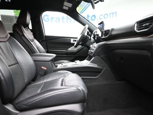 Used 2020 Ford Explorer Platinum w/ Premium Technology Package AWD/4WD image 9