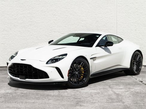 Used 2025 Aston Martin V8 Vantage Coupe RWD image 1