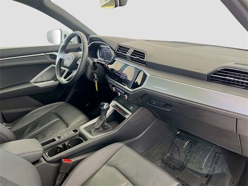 Used 2025 Audi Q3 2.0T Premium image 28
