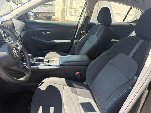 Used 2025 Nissan Sentra SV FWD image 16