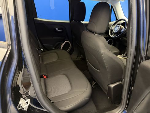 Used 2016 Jeep Renegade Latitude FWD image 24