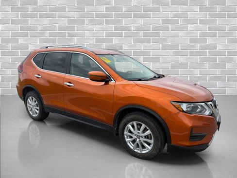 Used 2018 Nissan Rogue SV AWD/4WD image 4