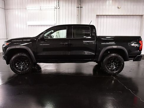 Used 2024 Chevrolet Colorado Trail Boss w/ Technology Package AWD/4WD image 4