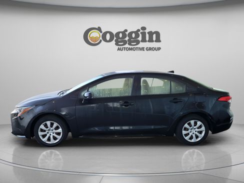 Used 2020 Toyota Corolla LE image 3