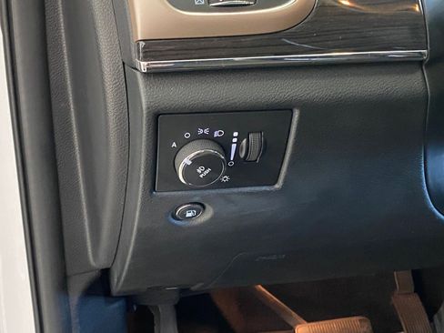 Used 2015 Jeep Grand Cherokee Overland w/ Advanced Technology Group image 20