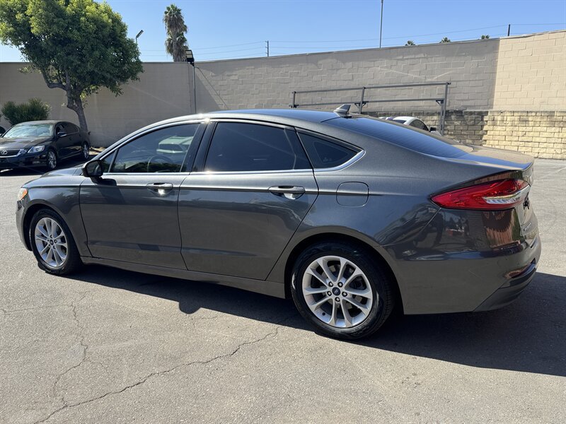 Used 2019 Ford Fusion SE FWD image 9