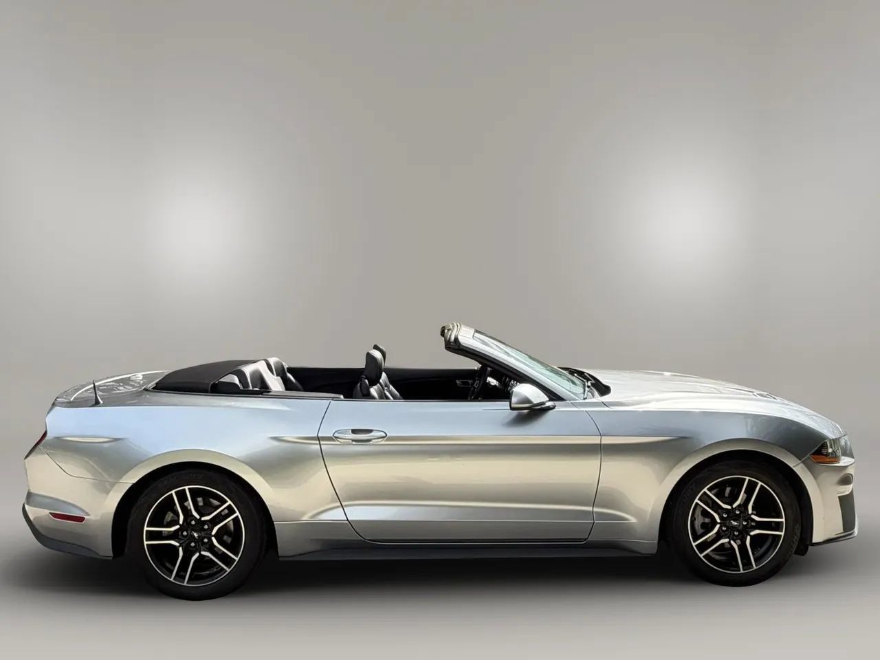 Used 2021 Ford Mustang Premium RWD image 15