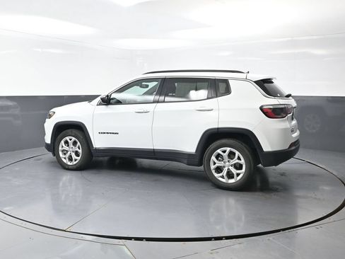 Used 2024 Jeep Compass Latitude AWD/4WD image 10