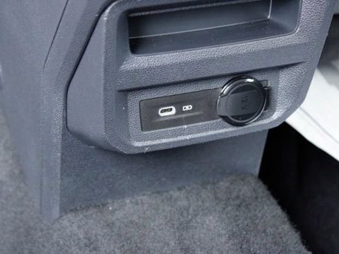Used 2023 Volkswagen Tiguan SE w/ Panoramic Sunroof Package AWD/4WD image 17