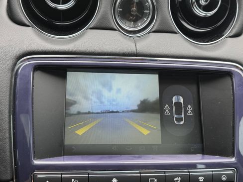Used 2016 Jaguar XJ R-Sport RWD image 15