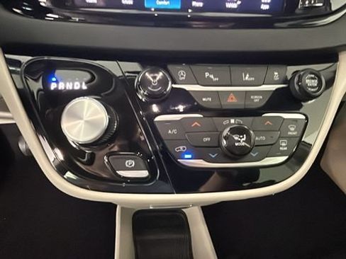 Used 2024 Chrysler Pacifica Touring-L FWD image 22