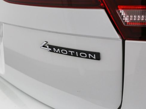 Certified 2022 Volkswagen Tiguan SE w/ Panoramic Sunroof Package image 13