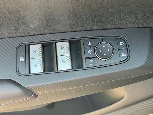 New 2025 Mitsubishi Outlander SE image 22