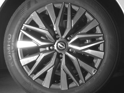 Used 2025 Nissan Altima 2.5 SV FWD image 13