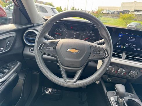 Used 2024 Chevrolet Trax LS w/ LS Convenience Package FWD image 12