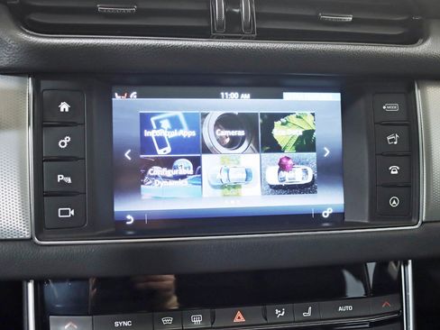 Used 2016 Jaguar XF Premium image 21
