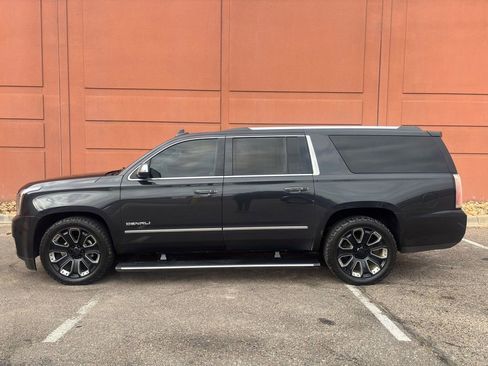 Used 2020 GMC Yukon XL Denali w/ Denali Ultimate Package image 3