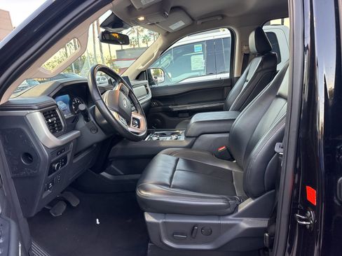 Used 2024 Ford Expedition Max XLT image 5