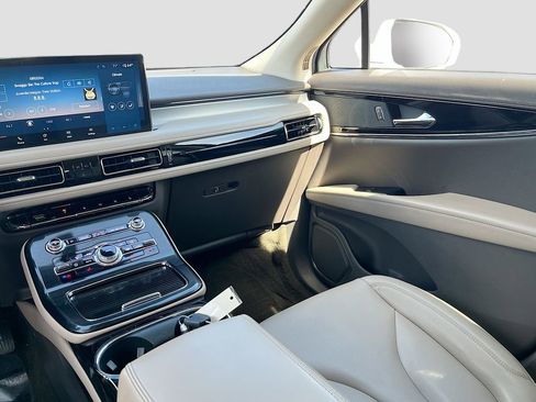 Used 2023 Lincoln Nautilus AWD image 22