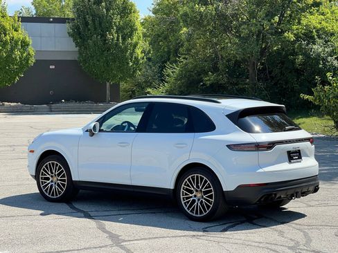 Certified 2023 Porsche Cayenne Platinum Edition AWD/4WD image 3