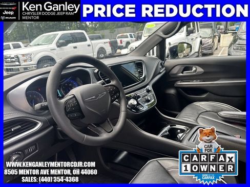 Used 2025 Chrysler Pacifica Limited FWD image 21