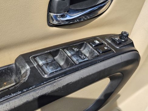 Used 2015 Nissan Armada Platinum w/ Platinum Reserve Package RWD image 15