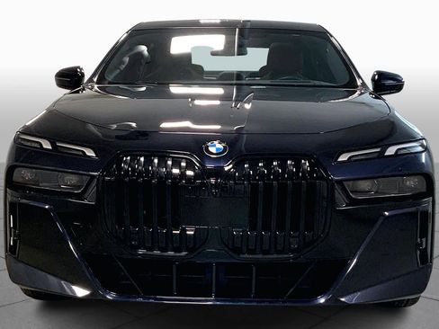 Certified 2023 BMW 760i xDrive image 4