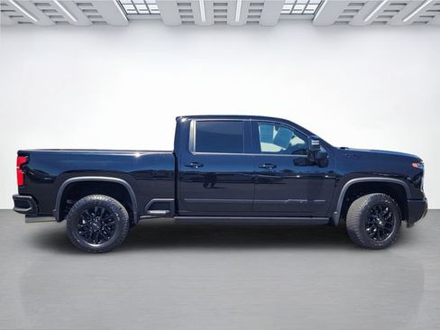 Used 2025 Chevrolet Silverado 2500 High Country w/ High Country Premium Package AWD/4WD image 3