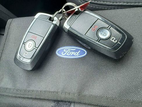 Used 2018 Ford Explorer XLT image 20