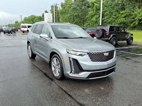 Used 2023 Cadillac XT6 Premium Luxury w/ Technology Package AWD/4WD image 4