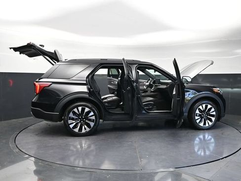 Used 2025 Ford Explorer Platinum w/ LUX Leather Package AWD/4WD image 43