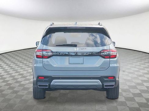 New 2025 Honda Pilot Touring image 3