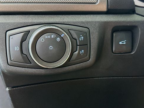 Used 2020 Ford Fusion SE w/ Equipment Group 151A FWD image 17