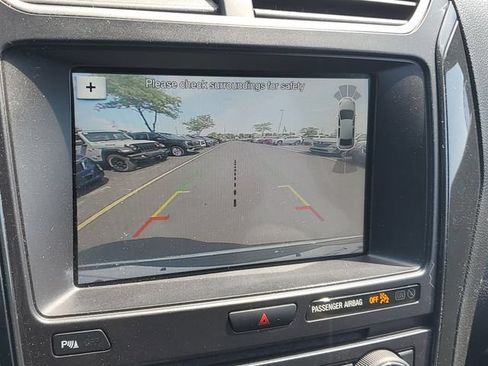 Used 2018 Ford Explorer XLT w/ Equipment Group 202A AWD/4WD image 28