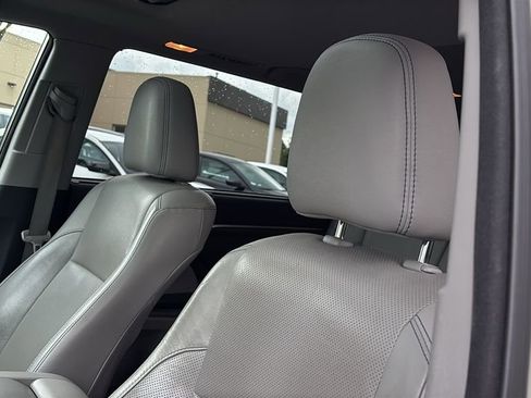Used 2014 Toyota Highlander Limited w/ Driver Technology Package AWD/4WD image 24
