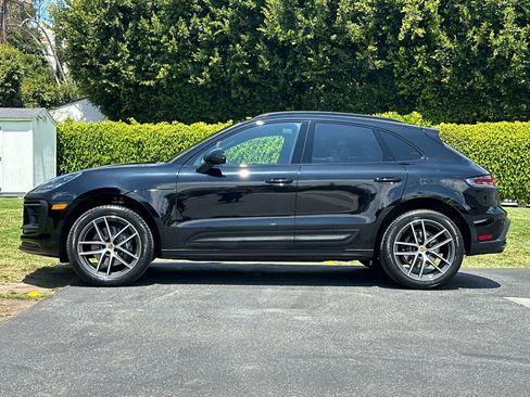 Certified 2026 Porsche Macan AWD/4WD image 2