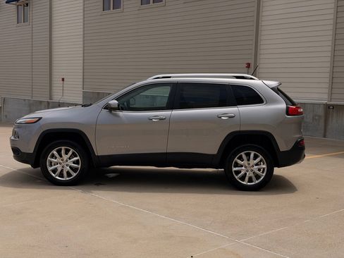 Used 2015 Jeep Cherokee Limited w/ Luxury Group AWD/4WD image 6