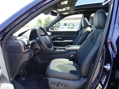 New 2026 Toyota Grand Highlander Platinum AWD/4WD image 8