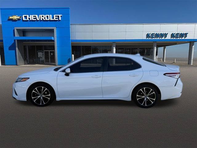 Used 2020 Toyota Camry SE w/ Blackout Package FWD image 28