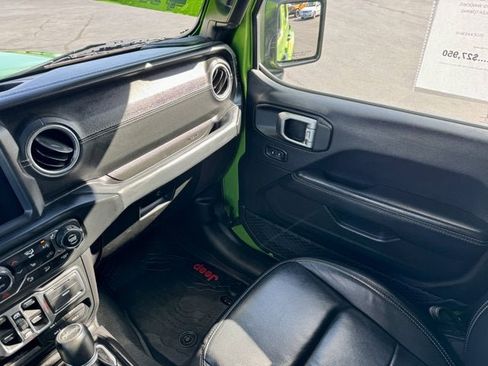 Used 2018 Jeep Wrangler Unlimited Sahara w/ Uconnect 4C Nav & Sound Group AWD/4WD image 20