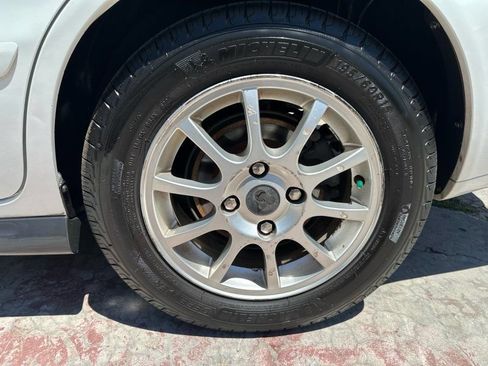 Used 2004 Volvo S40 FWD image 9